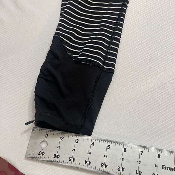 Lululemon Runday Crop Leggings Size 6 Stripe Rare Zipper Leg - Picture 6 of 10